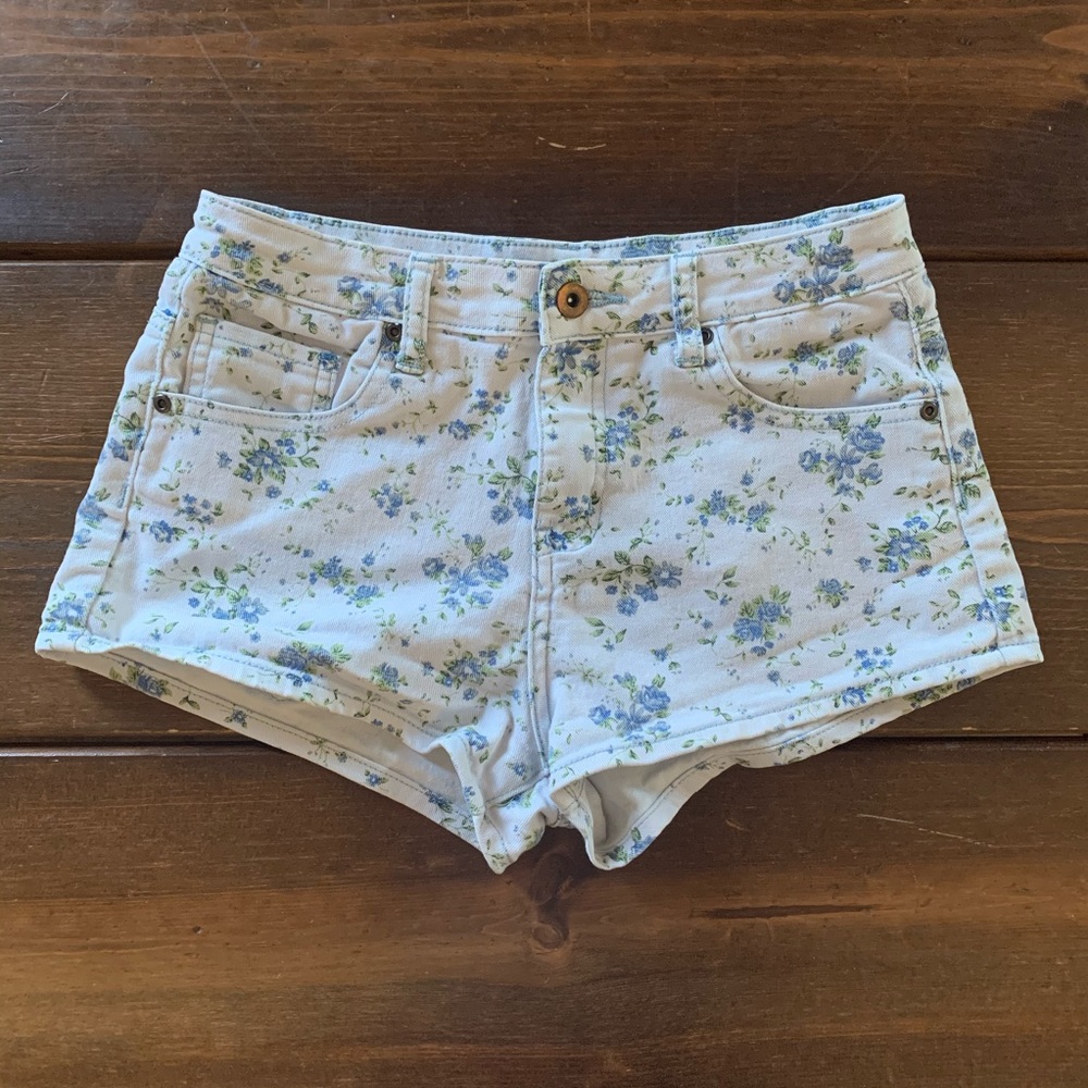Light wash floral denim shorts